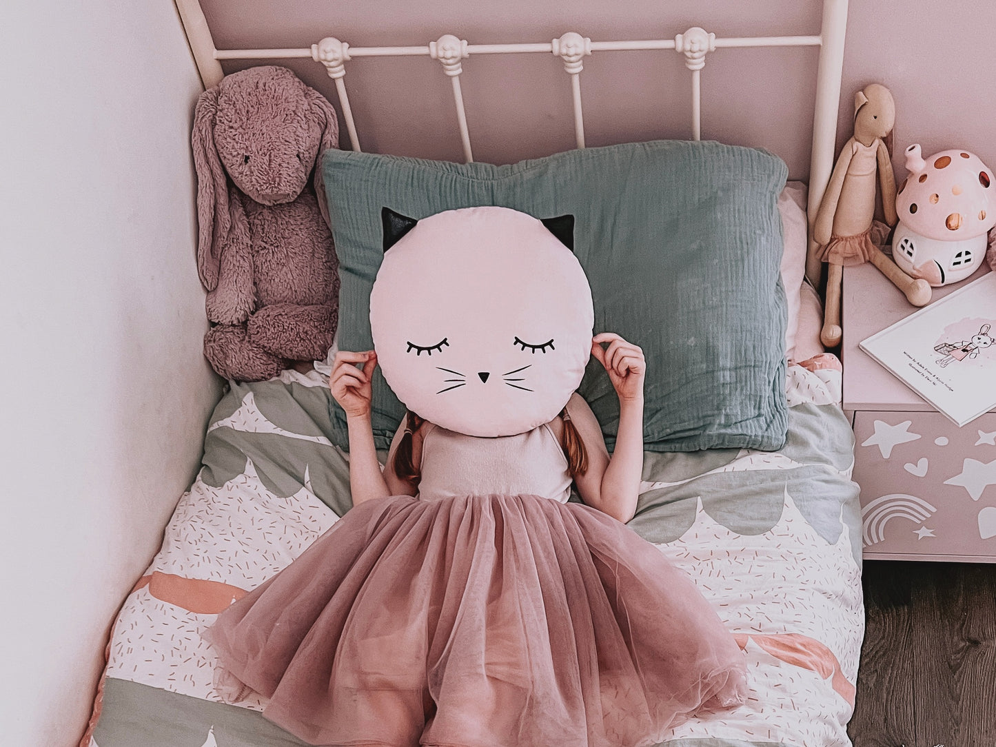 Sleepy Cat Pillow (4 colors)
